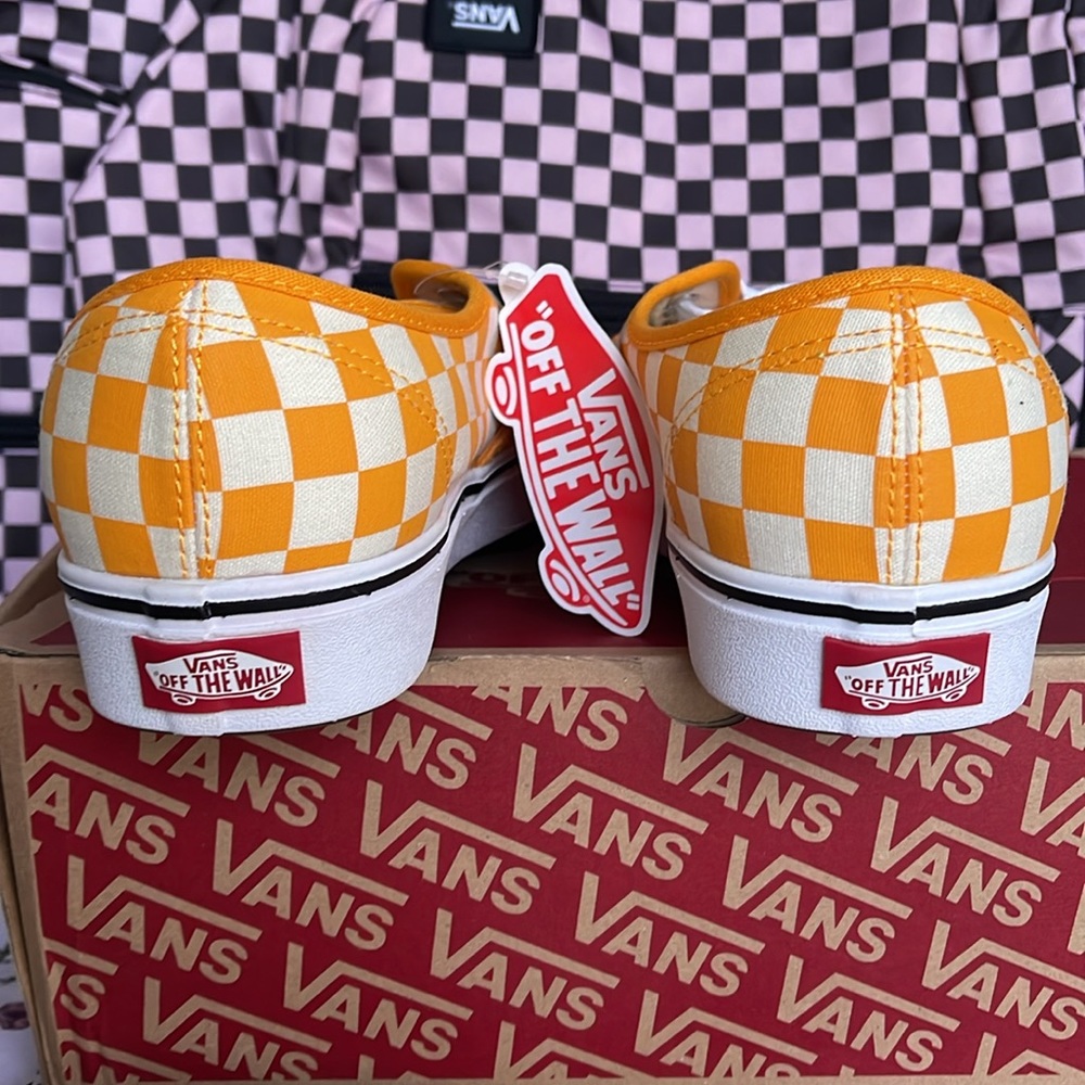 Vans WMNS Comfycush Authent (Checker) Zinnia/True Wht
VN0A3WM7VNC
Sneakers - Picture 14 of 16